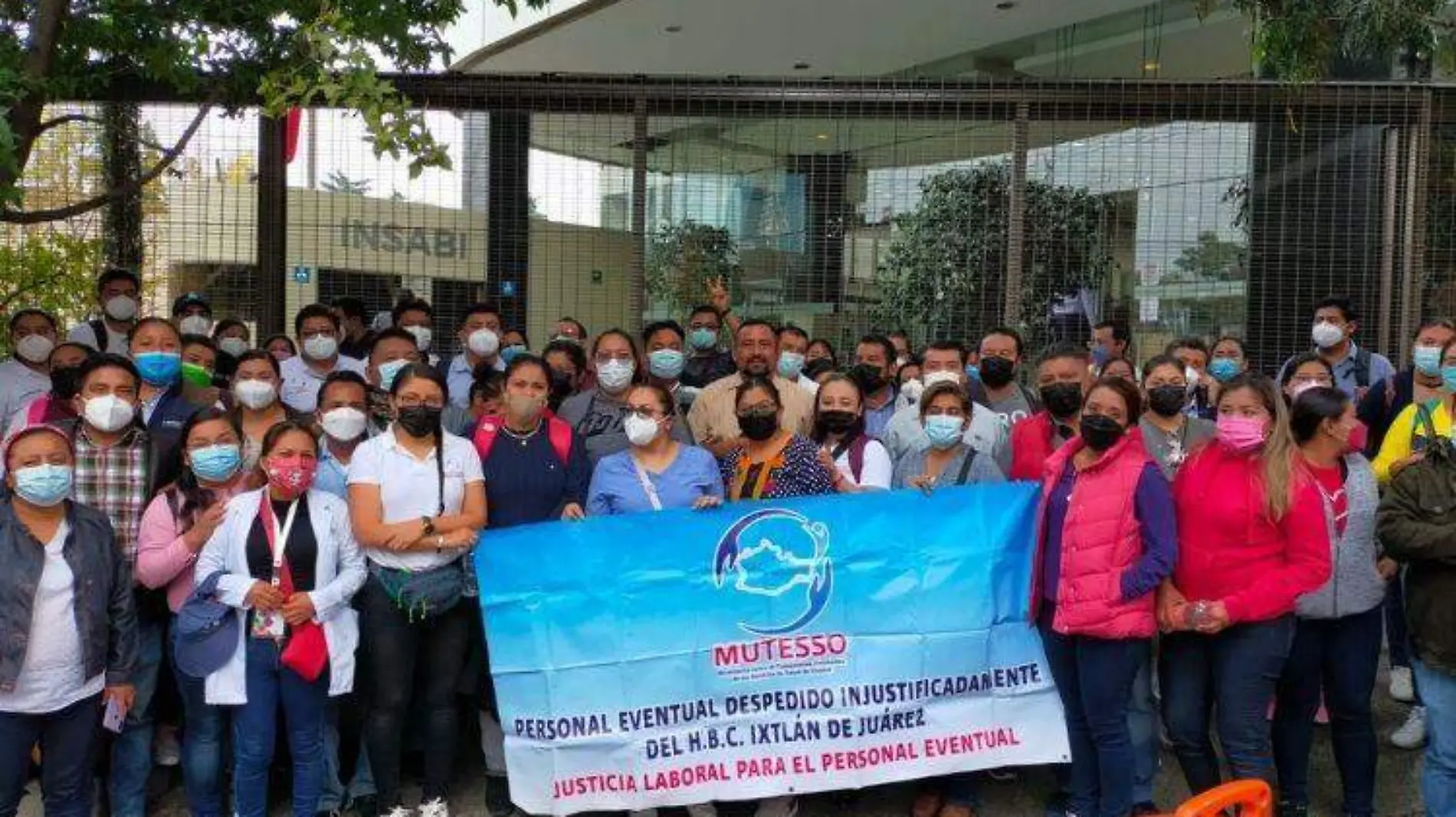 Manifestantes encierran por ocho horas a funcionarios del INSABi